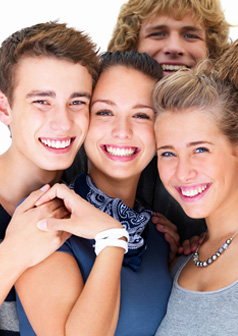 A group of smiling teens 